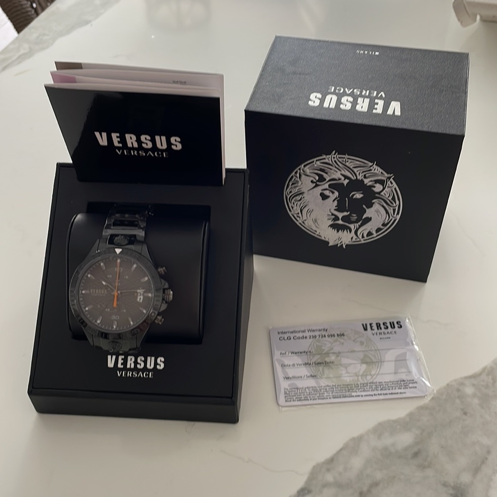 Versace Watch - Picture 4 of 11